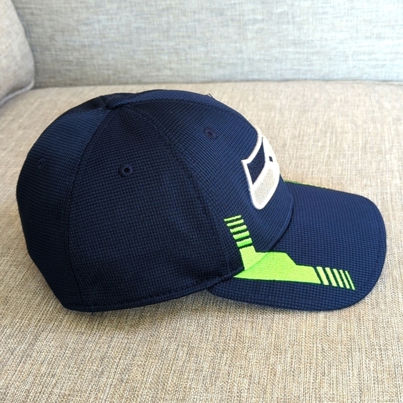 Seattle Seahawks New Era 2021 NFL Sideline 39 Thirty Flex Hat Fitted - Picture 2 of 11